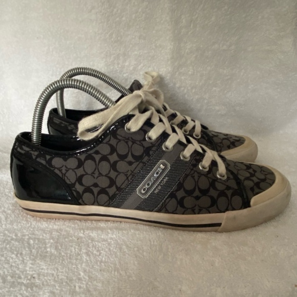 Couch Shoes Sneaker‎ Women’s Size 9B  Black Lace Up